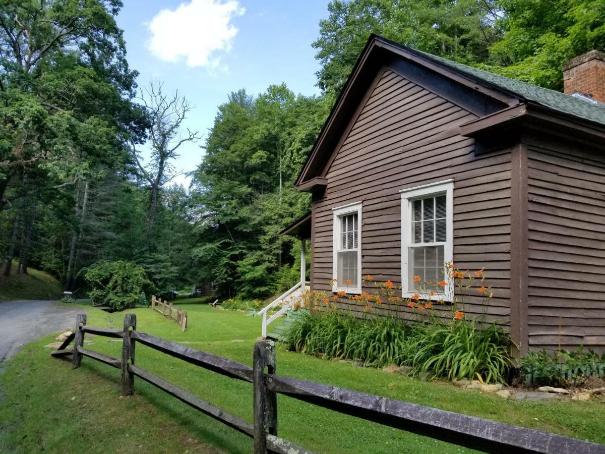 The Cabins At Healing Springs Crumpler Exterior photo